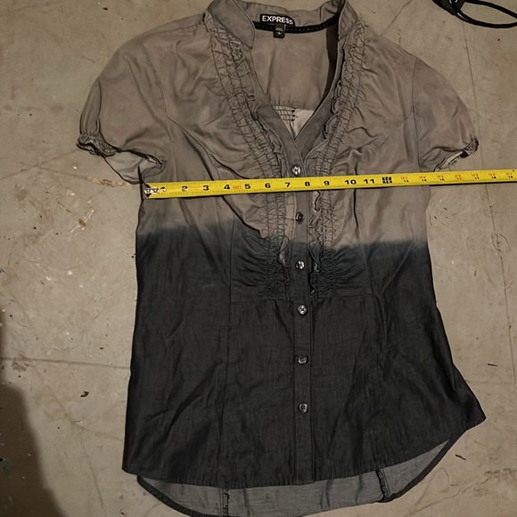 NWOT EXPRESS BUTTON UP CHAMBRAY RUFFLE TOP - SIZE SMALL - Picture 10 of 11